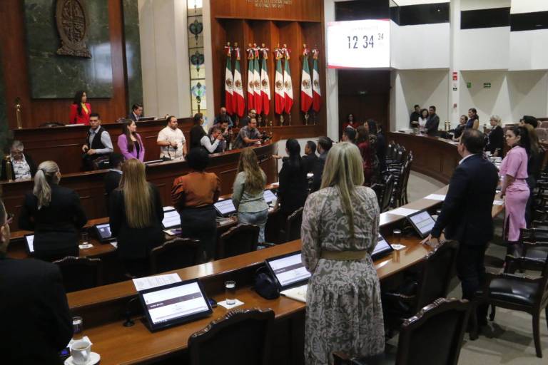 En el Congreso de Sinaloa continúan con toma de protesta a diputados suplentes