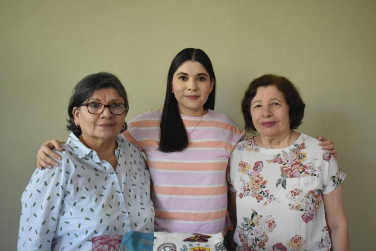 Muestran emprendedores sus productos en el ‘Mercado Creativo Yameto’