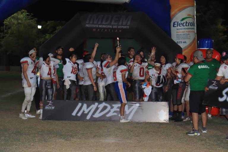 Desfile de leyendas en la premiación del Torneo Femenil Abierto Arena