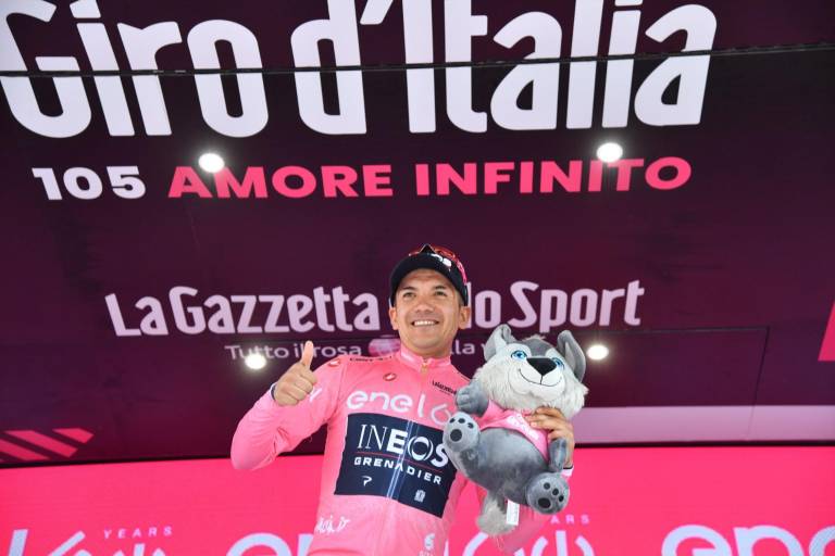 Richard Carapaz defendió su maglia rosa con el cuarto puesto hacia Aprica, en el Giro de Italia
