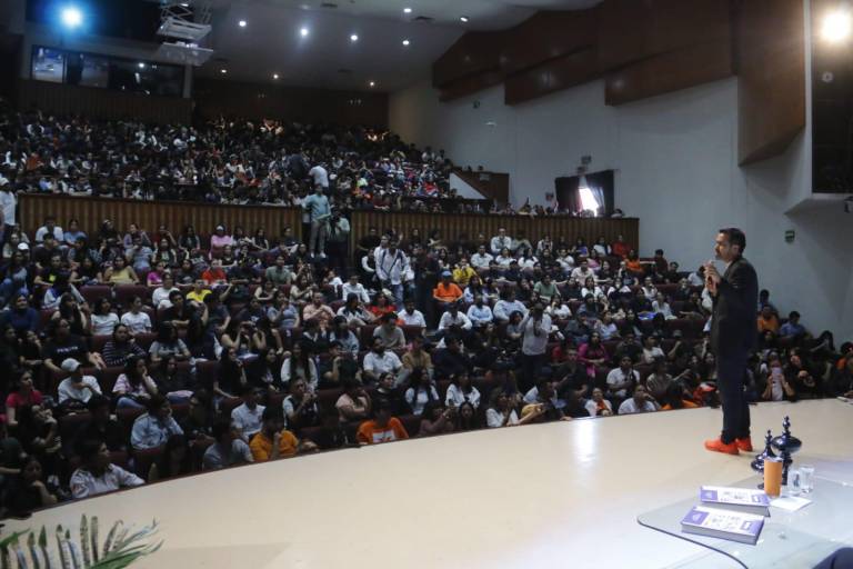 Álvarez Máynez ofrece respaldo a la UAS ante lo que califica como acoso por el Gobierno