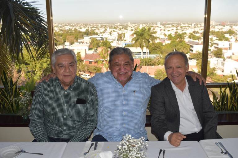 Disfrutan reencuentro ex alumnos de la Prevocacional