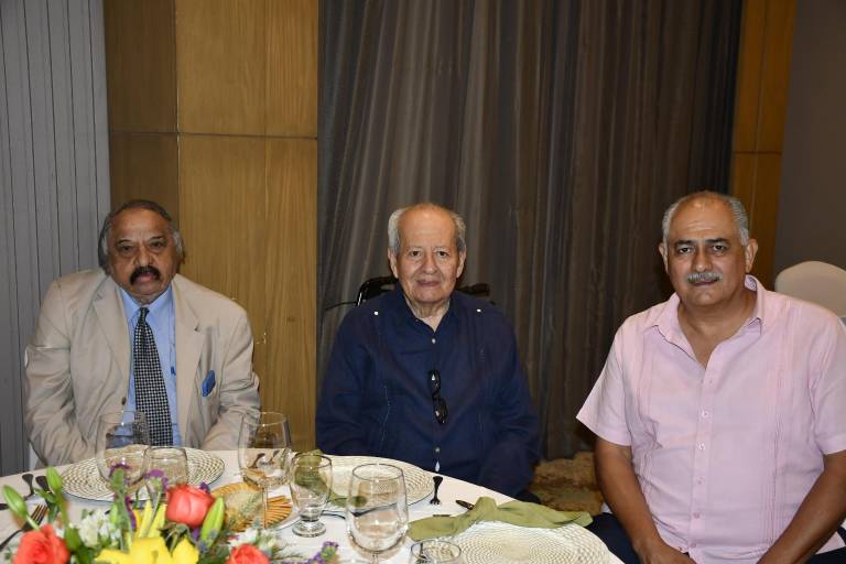 Reconoce trayectoria de sus docentes en el Día del Maestro