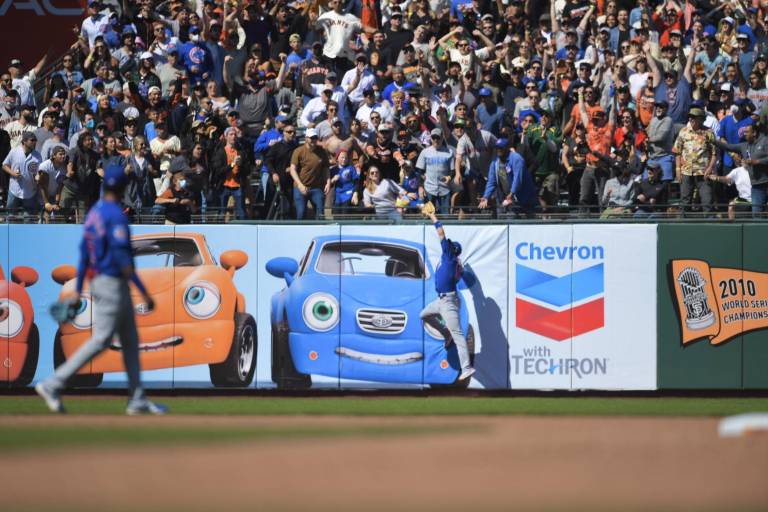 Patrick Wisdom y Cachorros evitan barrida frente a Gigantes