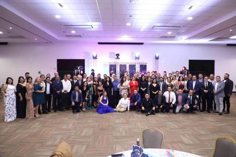 Disfrutan arquitectos de su festejo decembrino