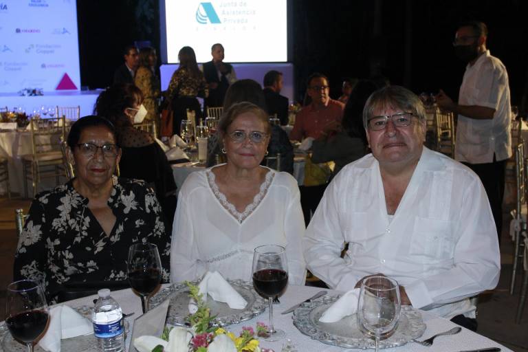 Entregan Premio al Mérito Filantrópico y Valor de Excelencia