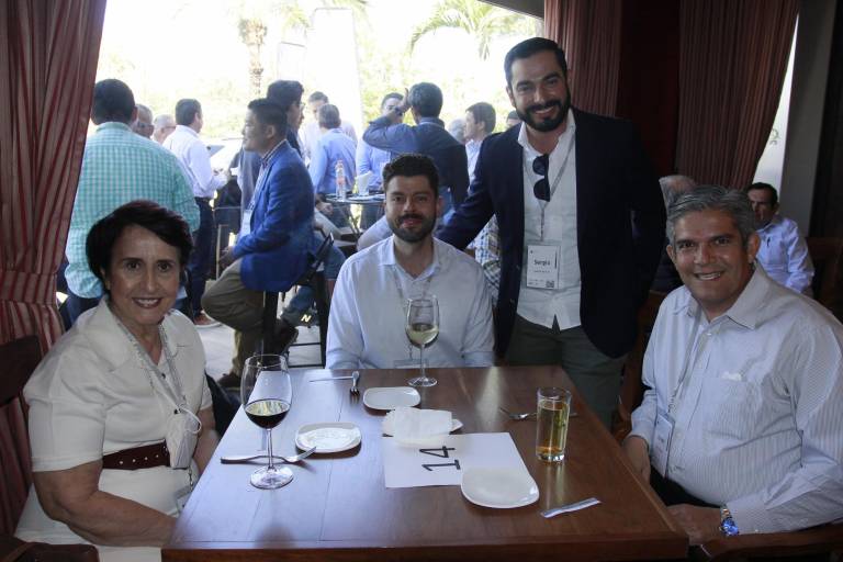 Realizan primer encuentro de egresados del IPADE