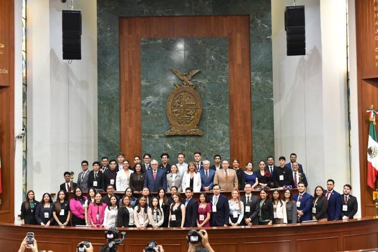Instalan tercera Legislatura del Parlamento Juvenil ‘7 de abril’ en el Congreso de Sinaloa