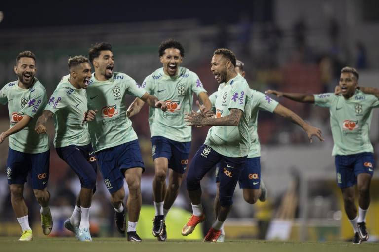Brasil realiza su primer entrenamiento en Qatar sin señales de su once titular