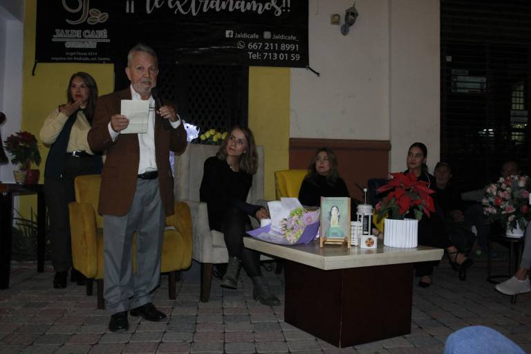 Comparte María Julia Hidalgo historias entrelazadas con su libro ‘La mujer que quiso hacer todo al revés’