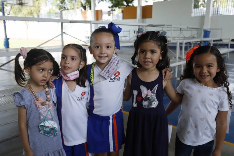 Reconocen su constancia y disciplina en la Escuela Activa Integral