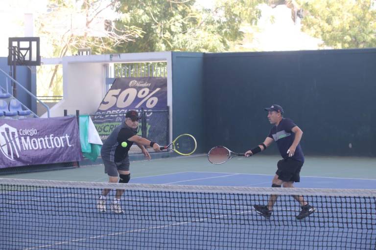 Ávila y Vázquez dominan con facilidad en Torneo de Tenis Bajo Techo