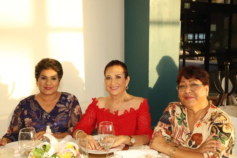 Esposas de integrantes del Colegio de Ingenieros Civiles de Mazatlán celebran su día
