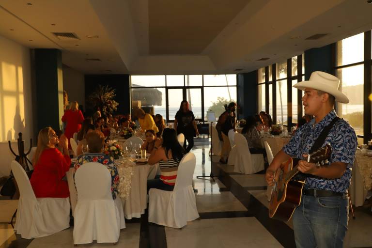 Esposas de integrantes del Colegio de Ingenieros Civiles de Mazatlán celebran su día