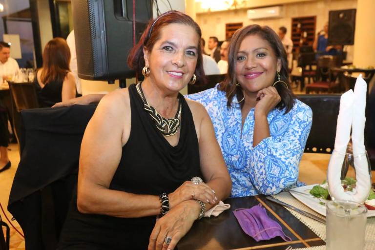 Protagonizan abogados una cena para celebrar su día