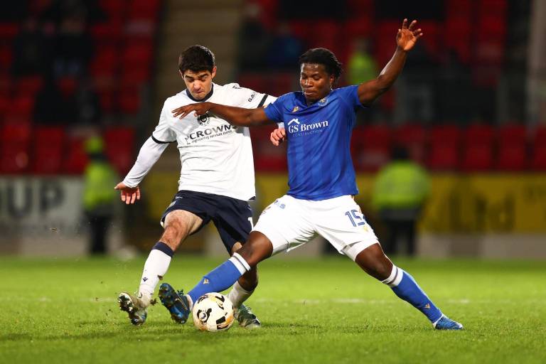 Mexicano César Garza debuta en el futbol de Escocia con el Dundee FC