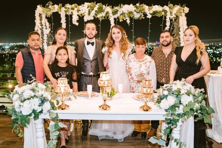 Frida y Alonso forman la familia Beltrán Castro