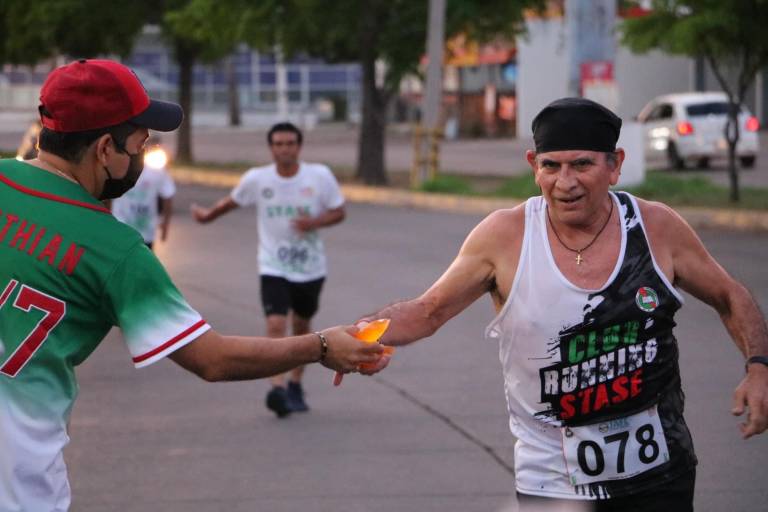 Miembros del STASE se unen en la Caminata 5K