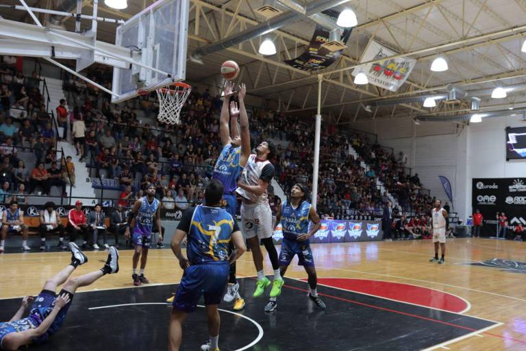 Venados Basketball saca la escoba en Guaymas para ligar su quinto triunfo
