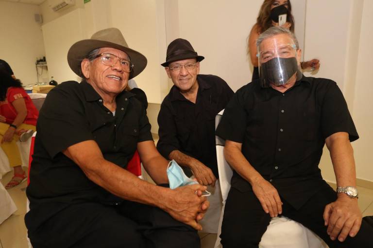 Enrique Escalona e Irma Calvo reciben el galardón del Premio Binacional Valladolid a las Letras