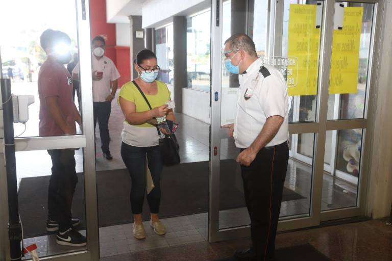 Secretaría de Turismo respalda petición de certificado de vacunación en Mazatlán