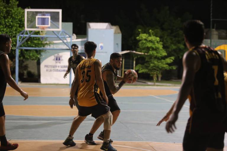 Carnes Jabalíes rescata importante triunfo ante Lobos Skill en el baloncesto de Casa Hogar