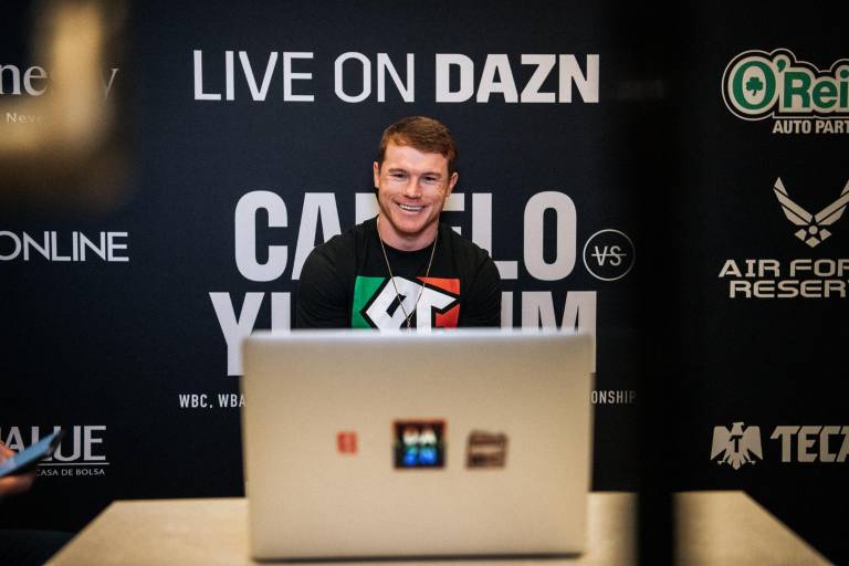 Canelo Álvarez explota contra sus detractores