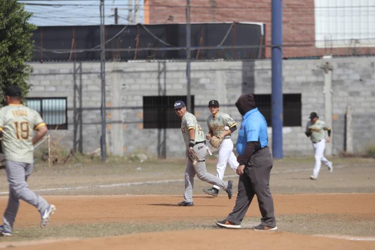 Panaderos salen triunfantes en Liga Dominical, en Club Muralla