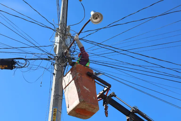 Inicia rehabilitación de alumbrado público con tecnología LED en tres colonias de Elota