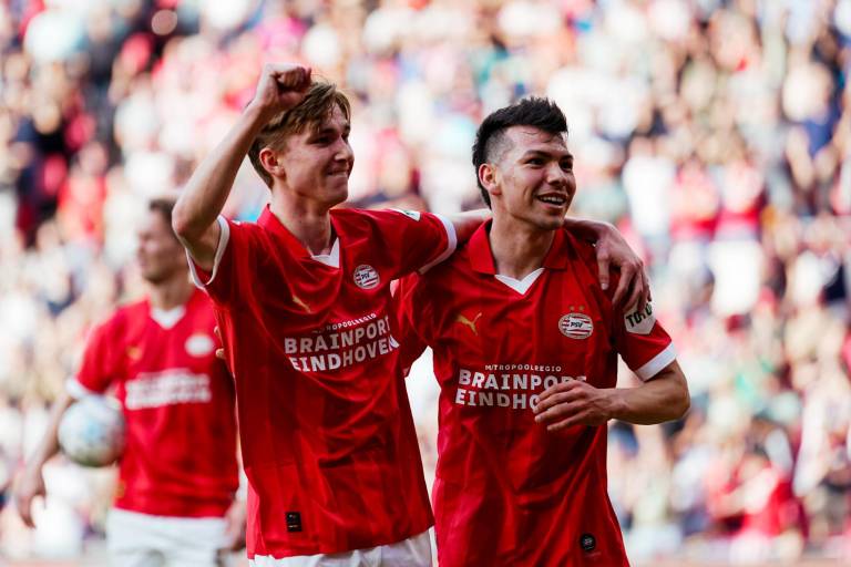 Con gol del ‘Chucky’ Lozano, PSV vapulea a Vitesse y está muy cerca de ganar la Eredivisie