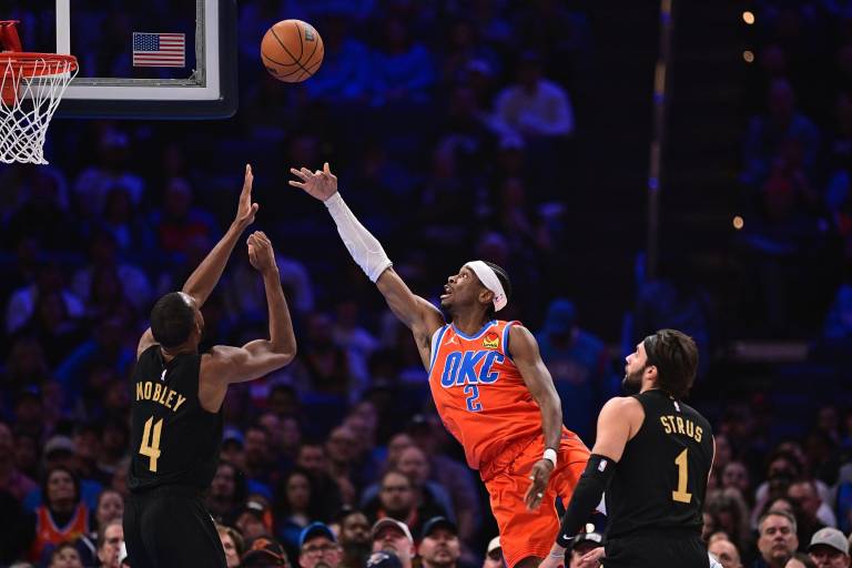 Oklahoma City Thunder arrasa a Cavaliers y se iguala en la NBA