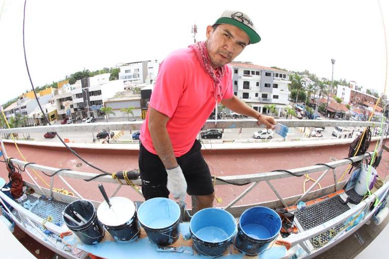 Sergio Ramírez lleva su arte a Mazatlán al pintar su primer mural