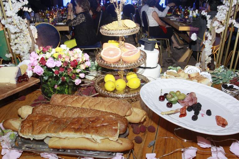 Celebra Yumira que ya es licenciada en Diseño Gráfico y Animación