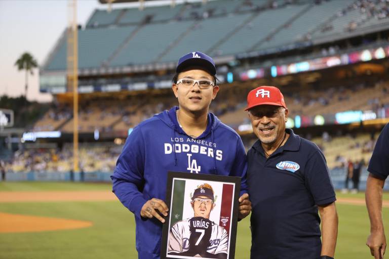 Julio Urías sube este miércoles al montículo en busca de su triunfo 18 de la temporada