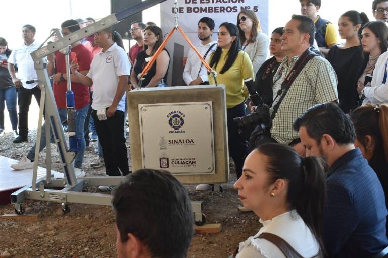 Colocan primera piedra para estación de Bomberos en el sector La Conquista