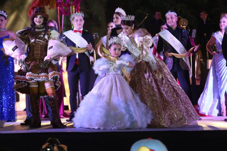 Obed, nuevo Rey del Carnaval de Mazatlán; Scarleth, Reina Infantil