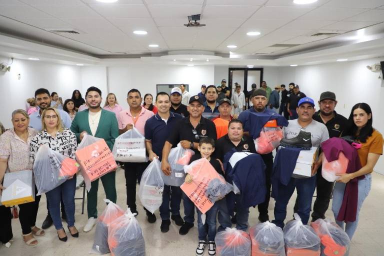 Elota entrega uniformes a 140 trabajadores municipales como parte del contrato colectivo