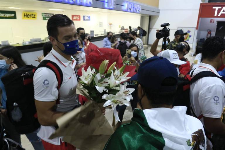 Josué Gastón Gaxiola y José Luis Rubio son recibidos por amigos y familiares en Culiacán tras participar en Tokio 2020