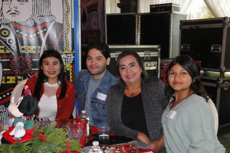 Celebra Ganac su tradicional posada con fiesta circense