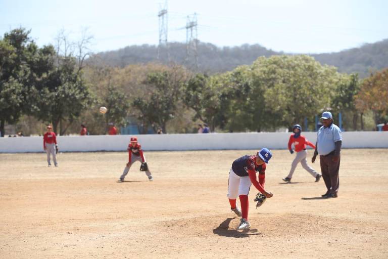 Liga Muralla encabeza Copa Semana Santa de Beisbol, en el Club Chololos de Mazatlán