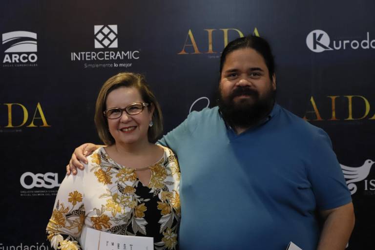 Viven sinaloenses una historia de amor con ‘Aída’