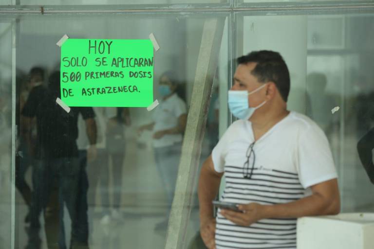 Se acaban desde temprano en el Centro de Convenciones de Mazatlán las 500 dosis contra el Covid-19 para personas rezagadas