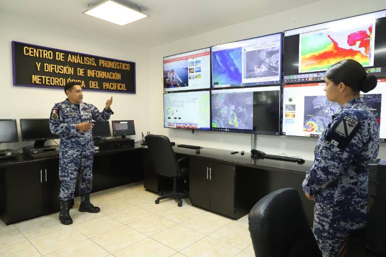 Fuerza Aérea Mexicana vigila desde Mazatlán el clima del Pacífico, para alertar a la población del ‘peligro inminente’