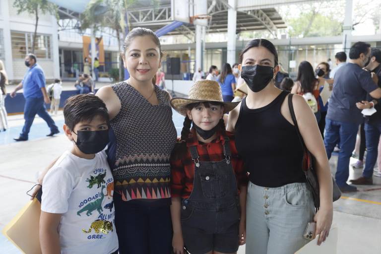 Enaltecen su esfuerzo en la Escuela Activa Integral