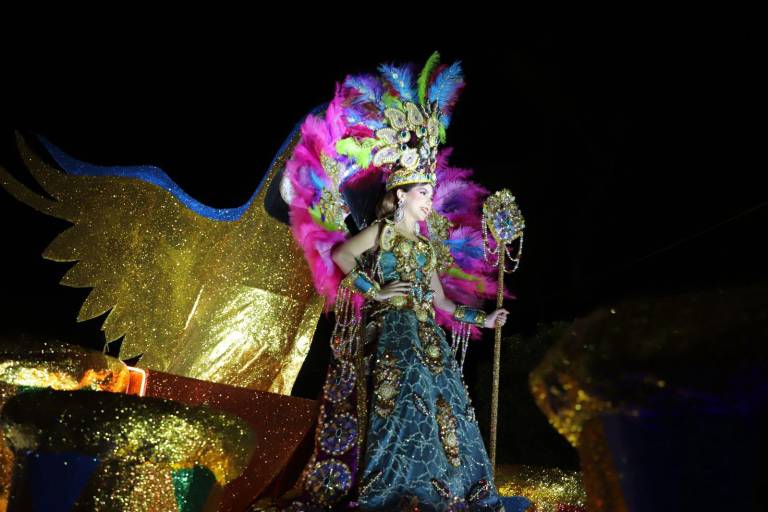 El río de la fantasía recorre las calles de La Cruz con el desfile del Carnaval Elota 2025