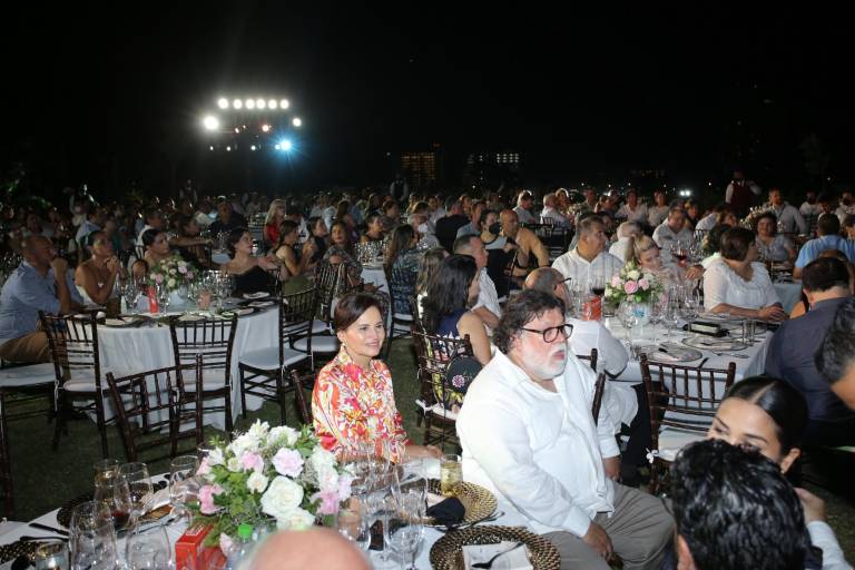 Prueban los sabores de Sinaloa en cena benéfica