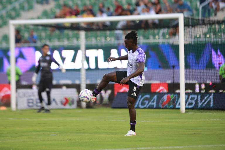 Aké Loba reportará a la brevedad con este equipo