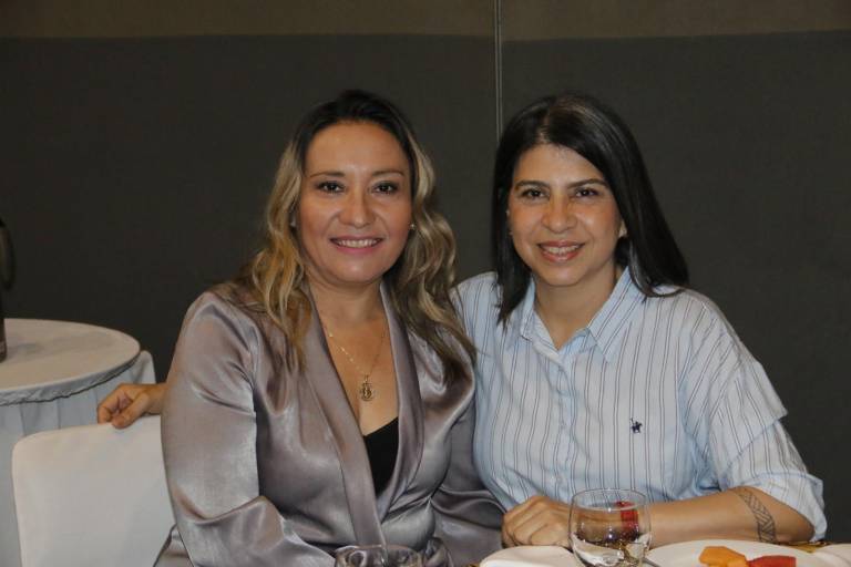 Celebran periodistas a la maestra ‘Techa’ en el Día de la Libertad de Expresión