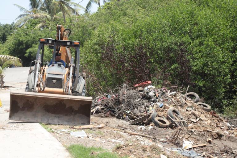 Intensifican los trabajos de limpieza en el Estero del Infiernillo tras desalojo por parte de Servicios Públicos