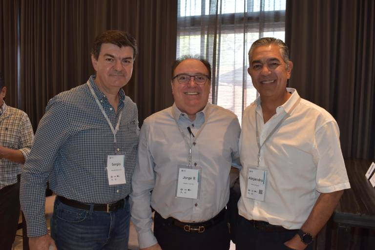 Realiza el IPADE su Encuentro Regional de Egresados, y así fortalecer su comunidad